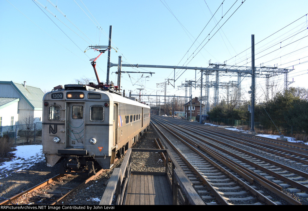 Arrow III Car # 1309 brings in the first westbound NJT Princeton Dinky of the day into Princeton Junction Station 